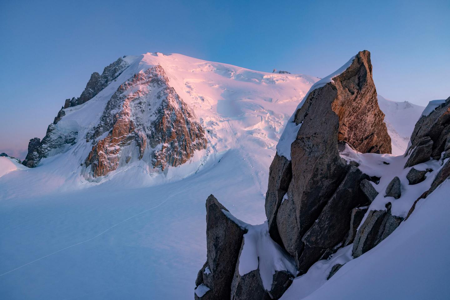 Mont-Blanc : deux alpinistes espagnols meurent dans une chute de plusieurs centaines de mètres