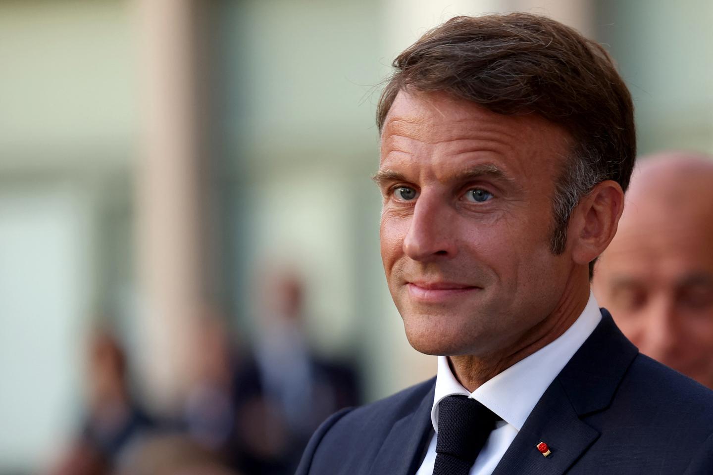 Emmanuel Macron, « prince de l???indécision » et « prestidigitateur de lui-même », dans...