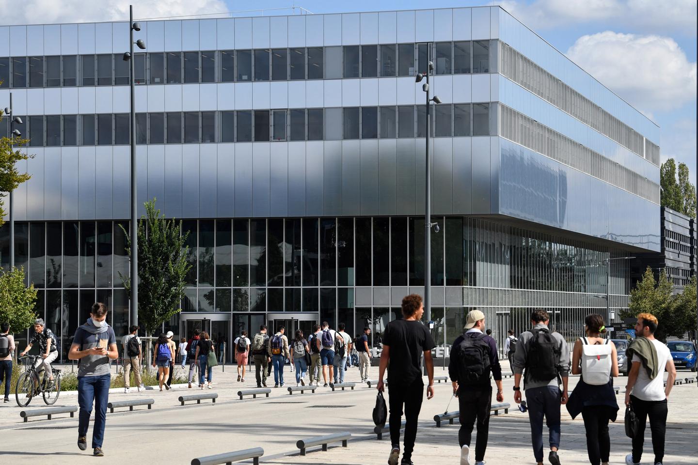 Après la cyberattaque contre l???université Paris-Saclay, une rentrée « système D »