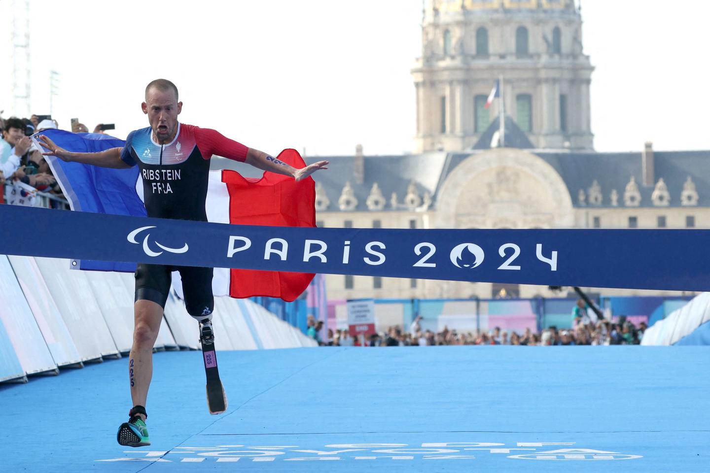 Jeux paralympiques 2024 : le triathlète Jules Ribstein ajoute l???or paralympique à son palmarès