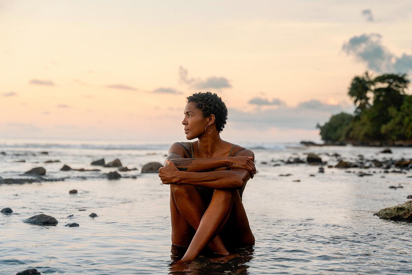 Pour la chanteuse Ayo, des gammes et des vagues : « J???ai besoin d???aller surfer tous les...