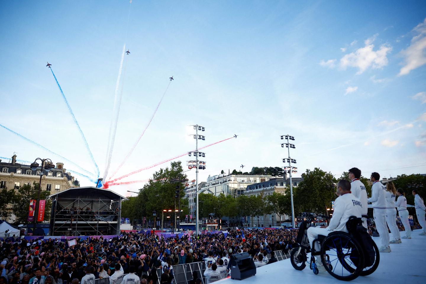 Sur les Champs-Elysées, une ultime parade pour conclure les Jeux de Paris 2024