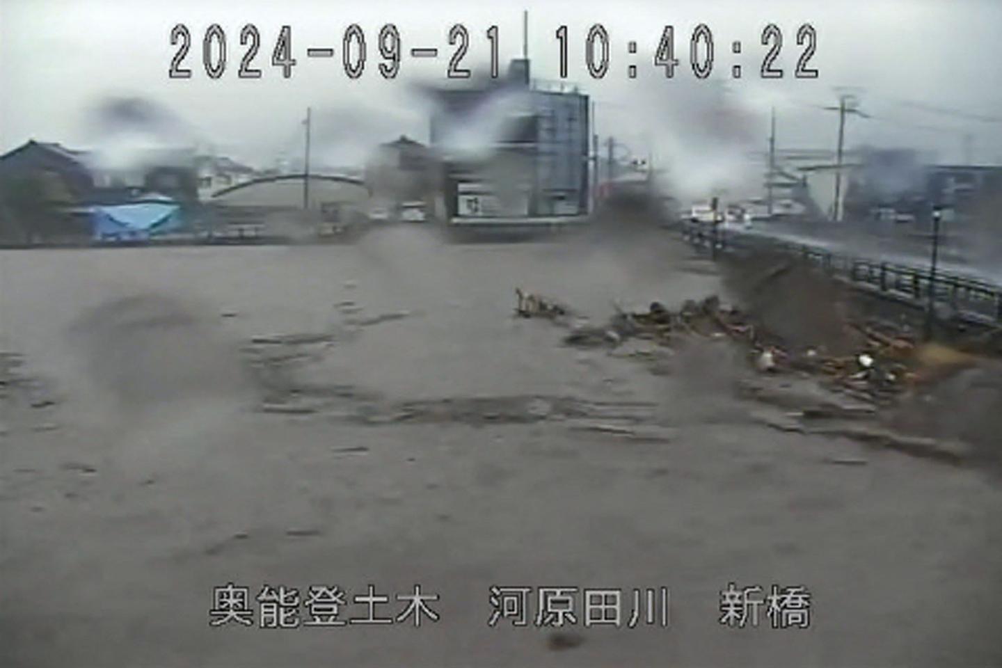 Japon : évacuation de 60 000 habitants en raison d???inondations et de pluies torrentielles
