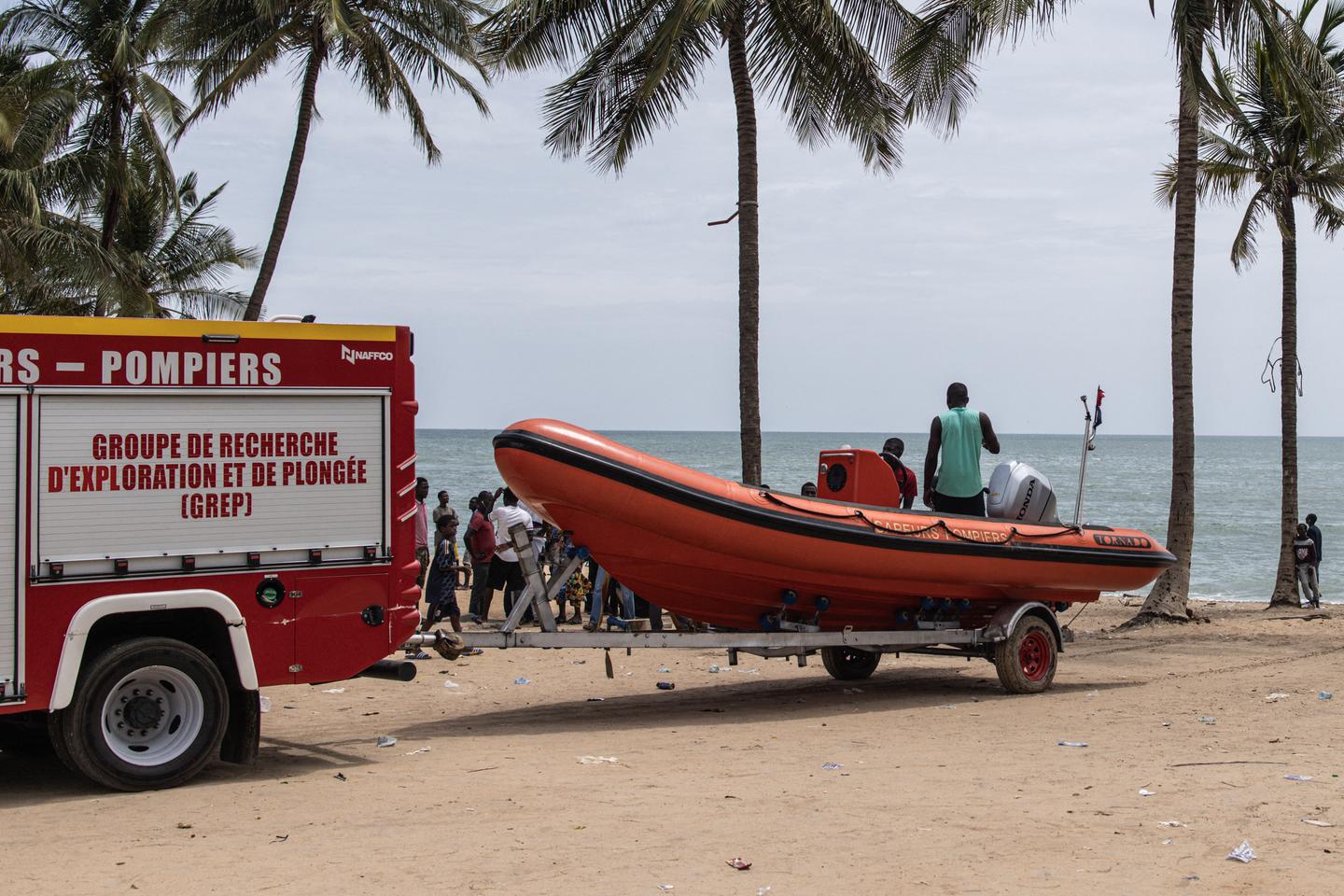 Au Sénégal, trente corps sans vie découverts à bord d???une embarcation dérivant au large de...