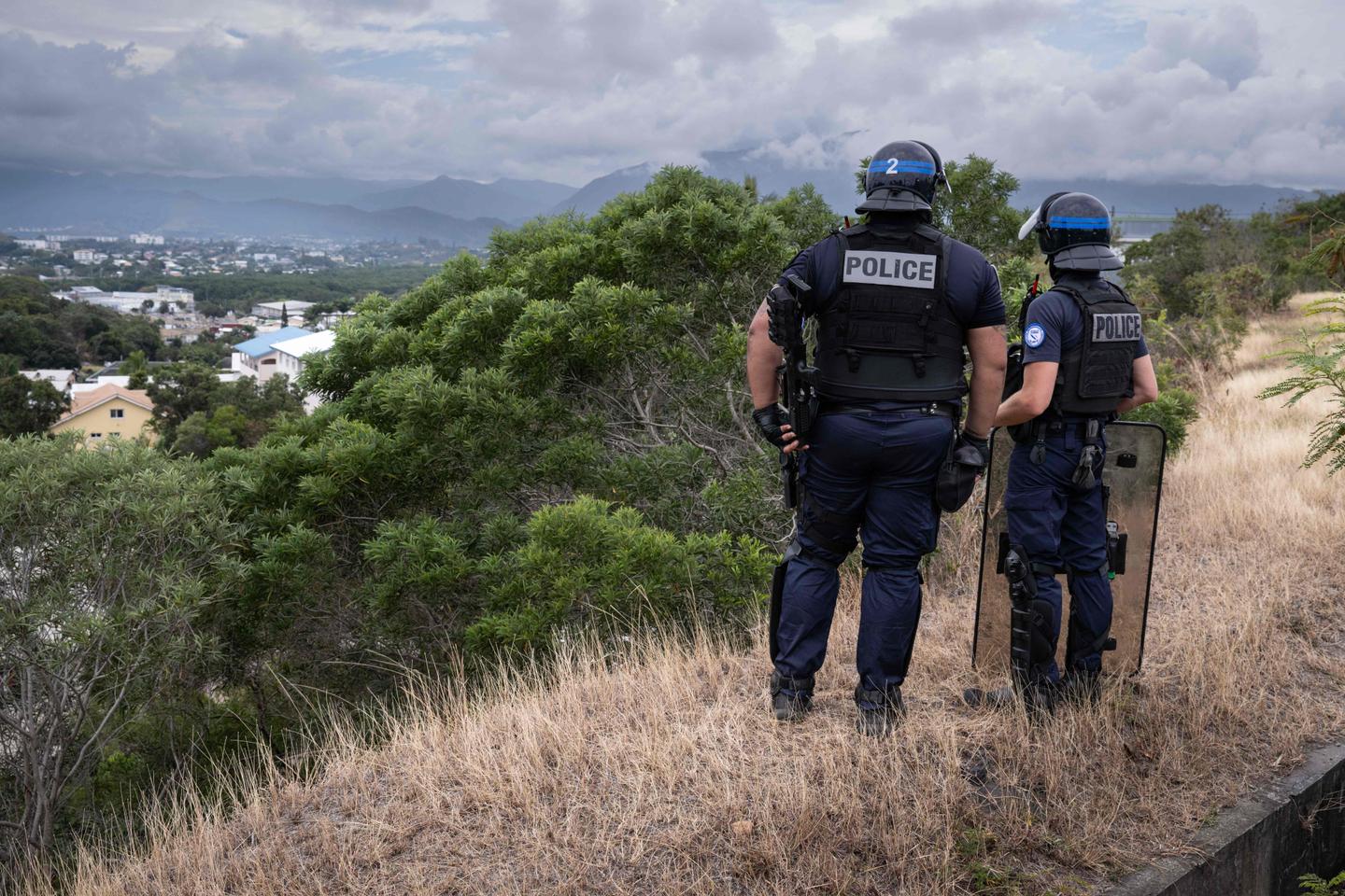 Nouvelle-Calédonie : le couvre-feu allégé du fait de l’« amélioration progressive des...
