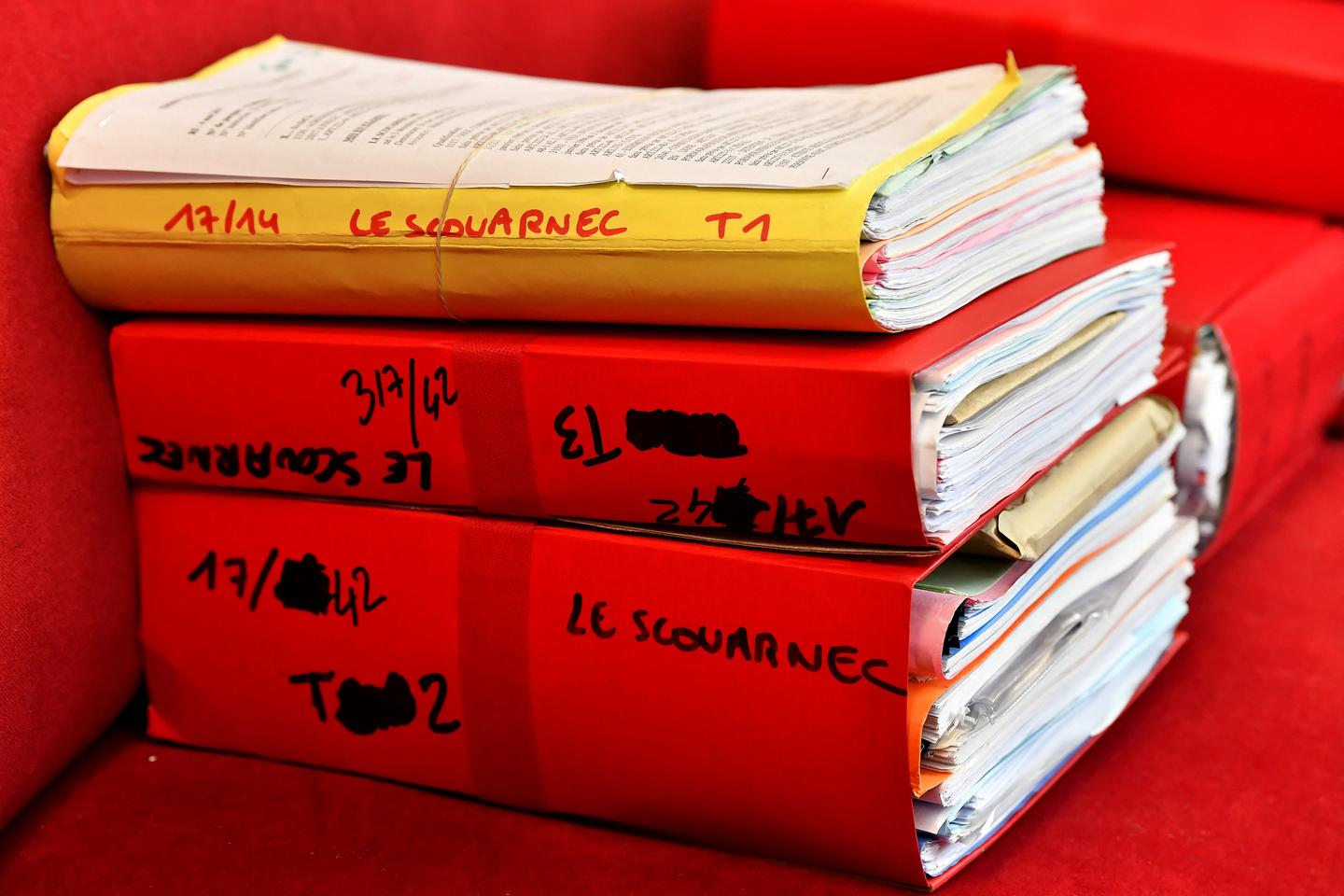 Affaire Le Scouarnec : l???ex-chirurgien pédophile sera jugé en 2025 devant la cour criminelle...