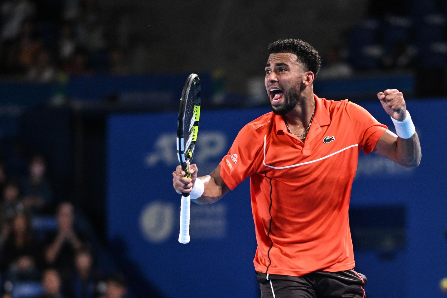 Tennis : Arthur Fils remporte l???ATP de Tokyo en battant Ugo Humbert, dans une finale 100 %...