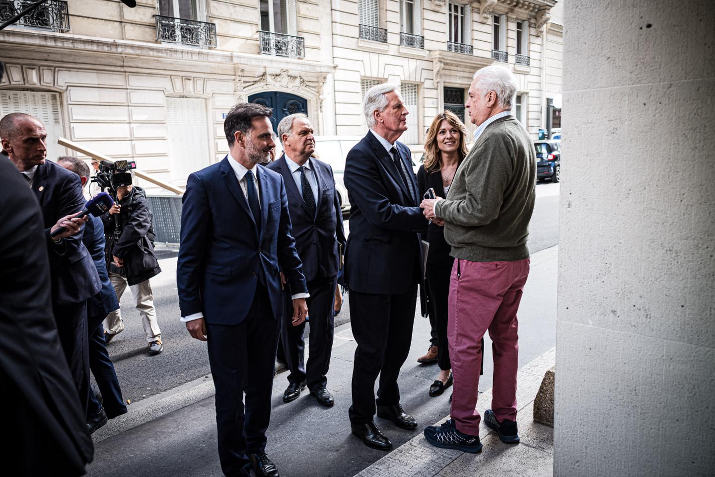Budget : le gouvernement promet 40 milliards d???économies dès 2025