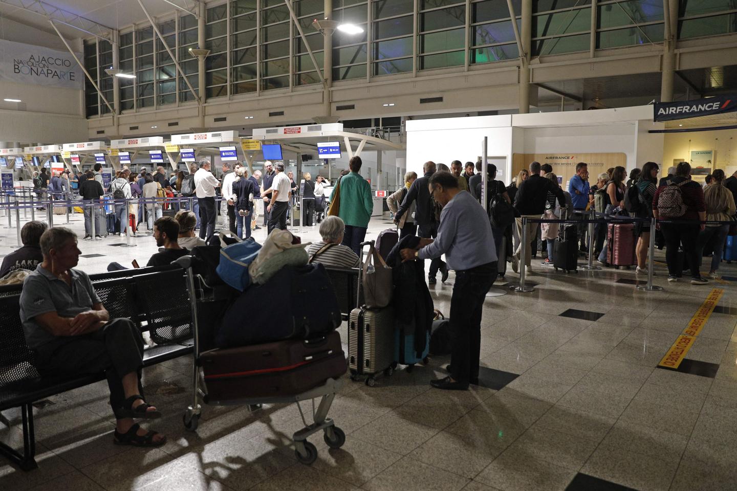 En Corse, les aéroports et ports paralysés par une grève