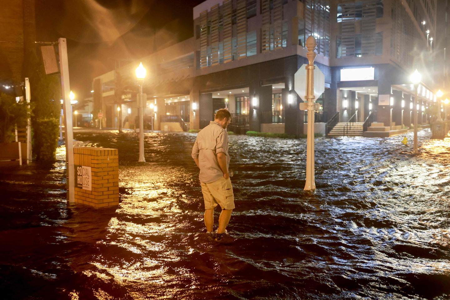 L???ouragan Milton touche terre en Floride, Joe Biden accuse Donald Trump de « miner la...