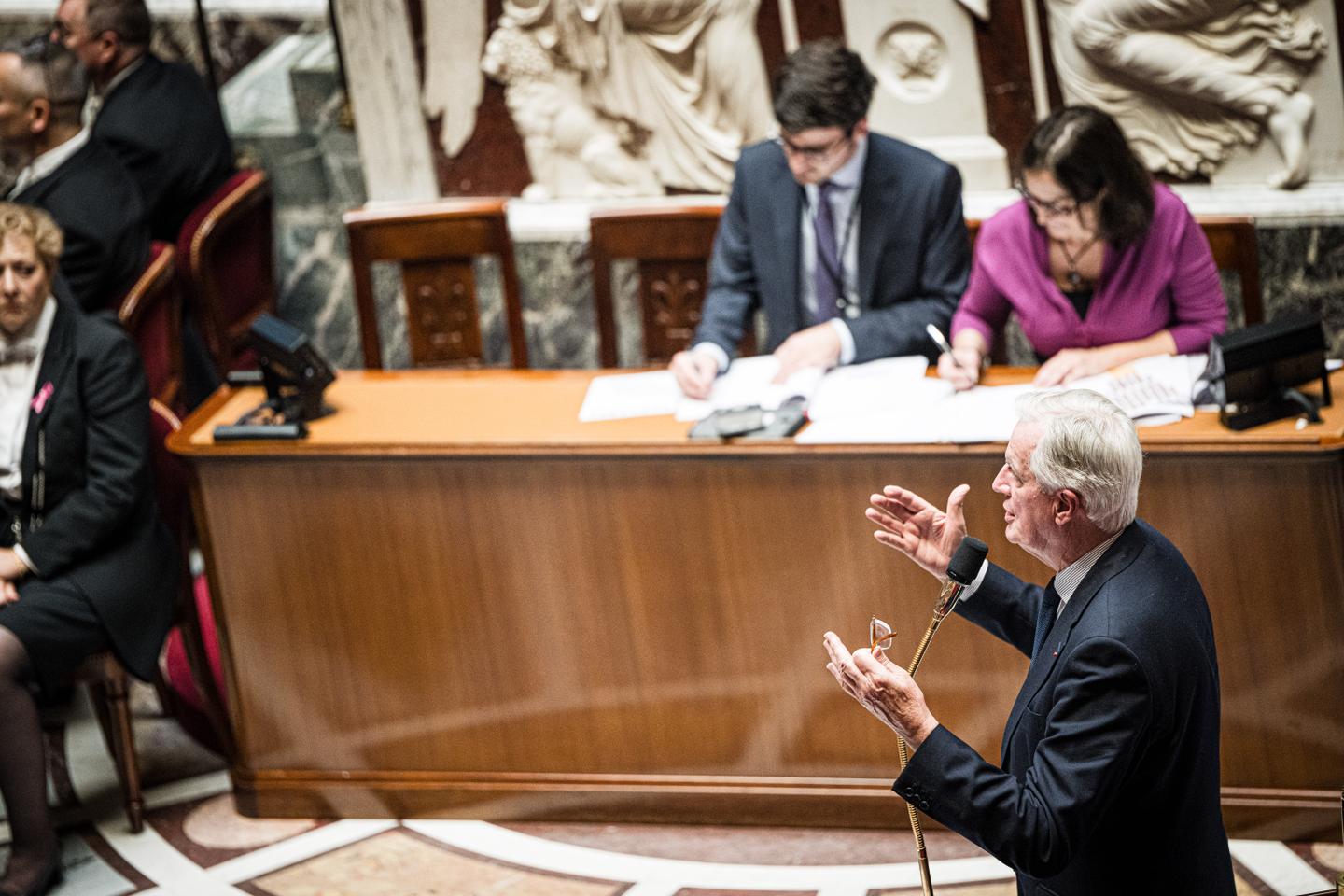Durcissement des arrêts maladie des fonctionnaires : Jordan Bardella « favorable » ; Manuel...