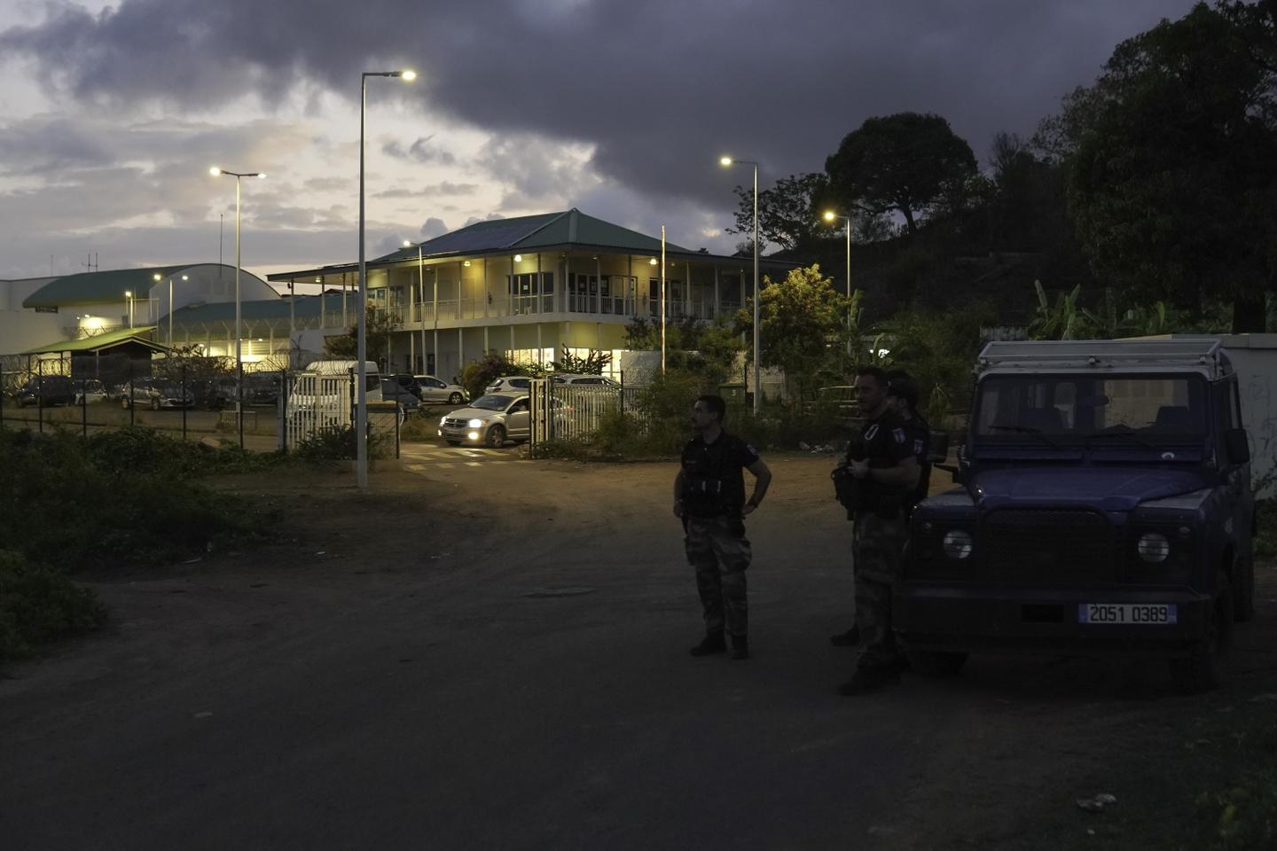 La mutinerie de la prison de Mayotte devient une affaire politique à La Réunion