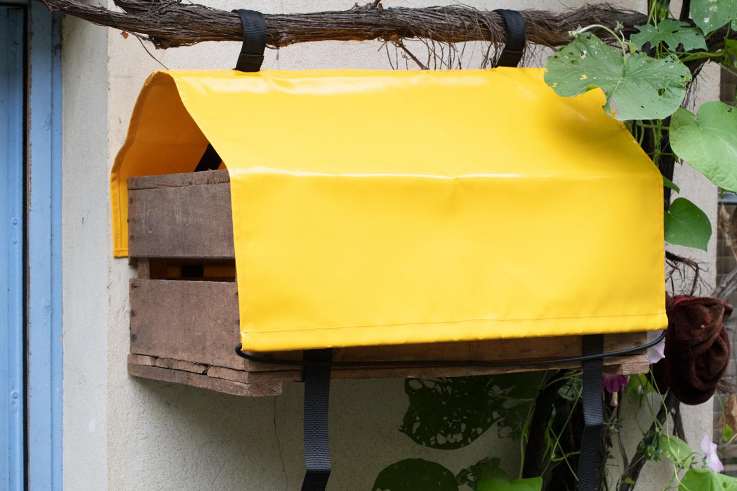 Cinq objets écoresponsables : billes d’argile, garde-manger extérieur, verres recyclés…