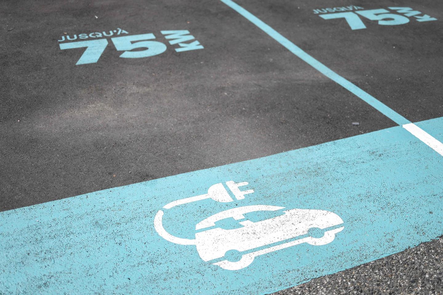 Dominique Méda : « On peut fabriquer en France une petite voiture électrique abordable et...