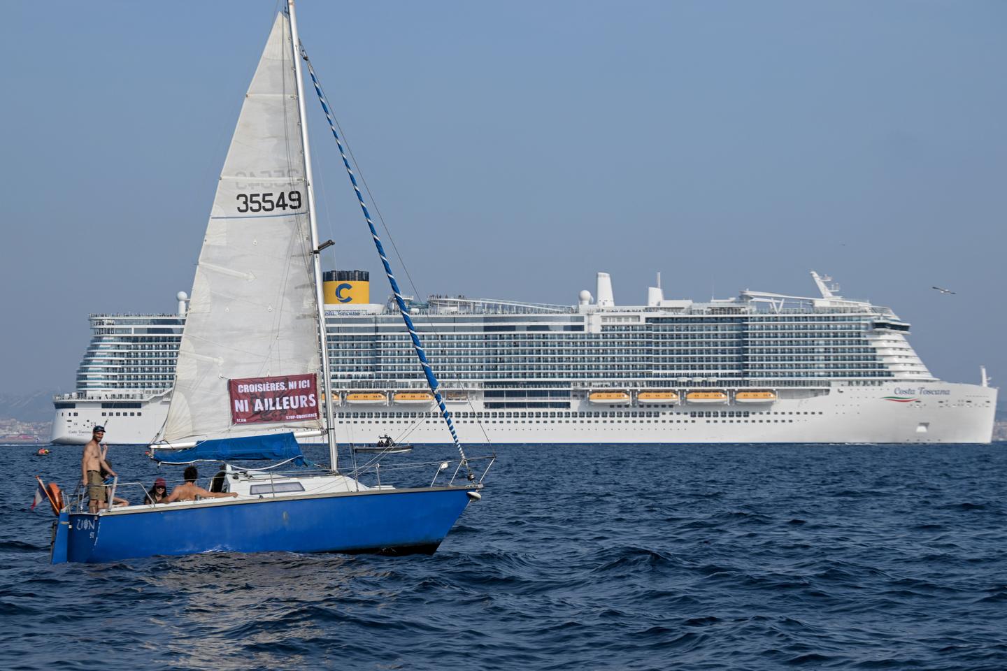 A Marseille, les opposants aux croisières dénoncent une activité néfaste aux retombées...