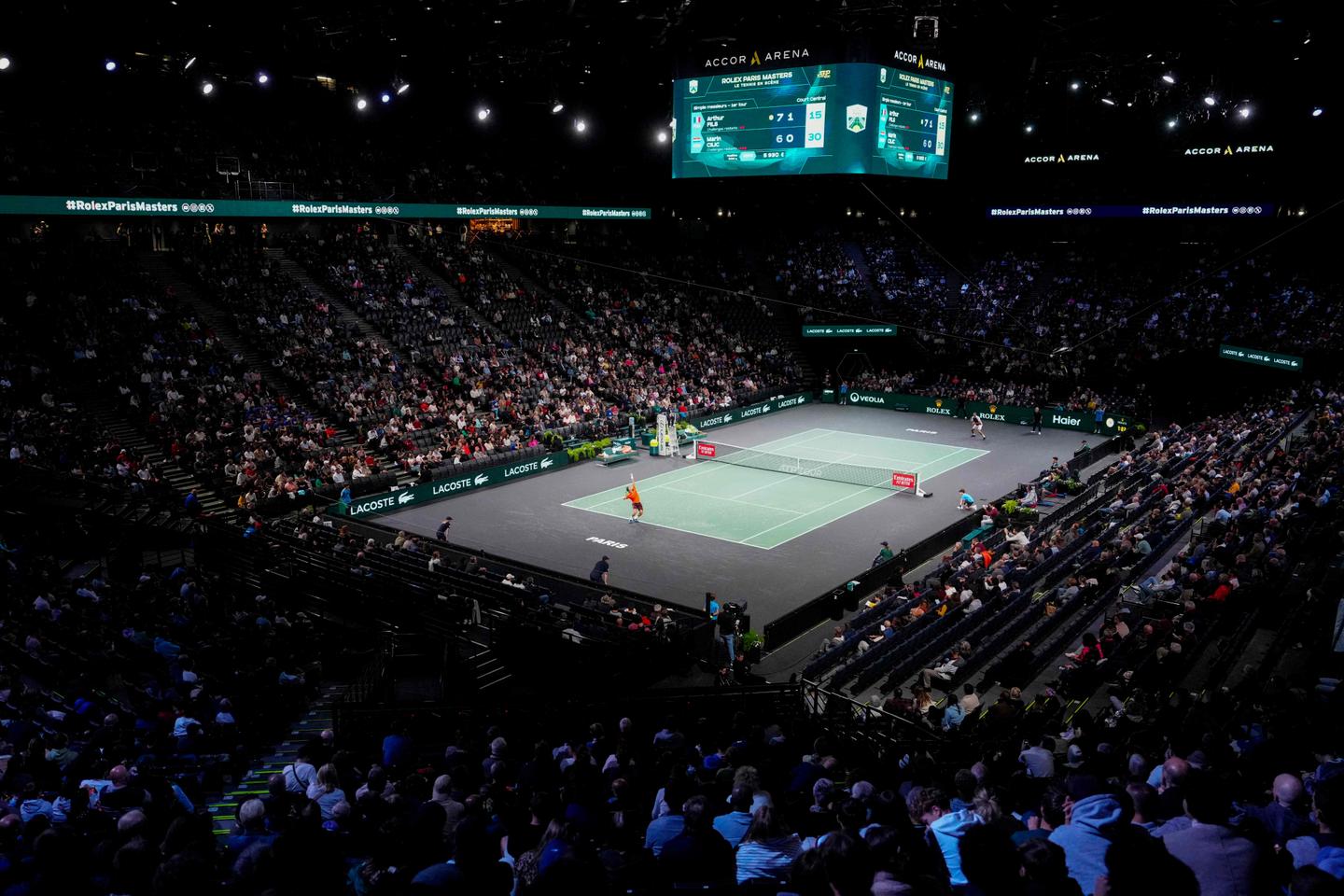 Les joueurs français au rendez-vous pour aider le palais omnisports de Paris-Bercy à tourner...