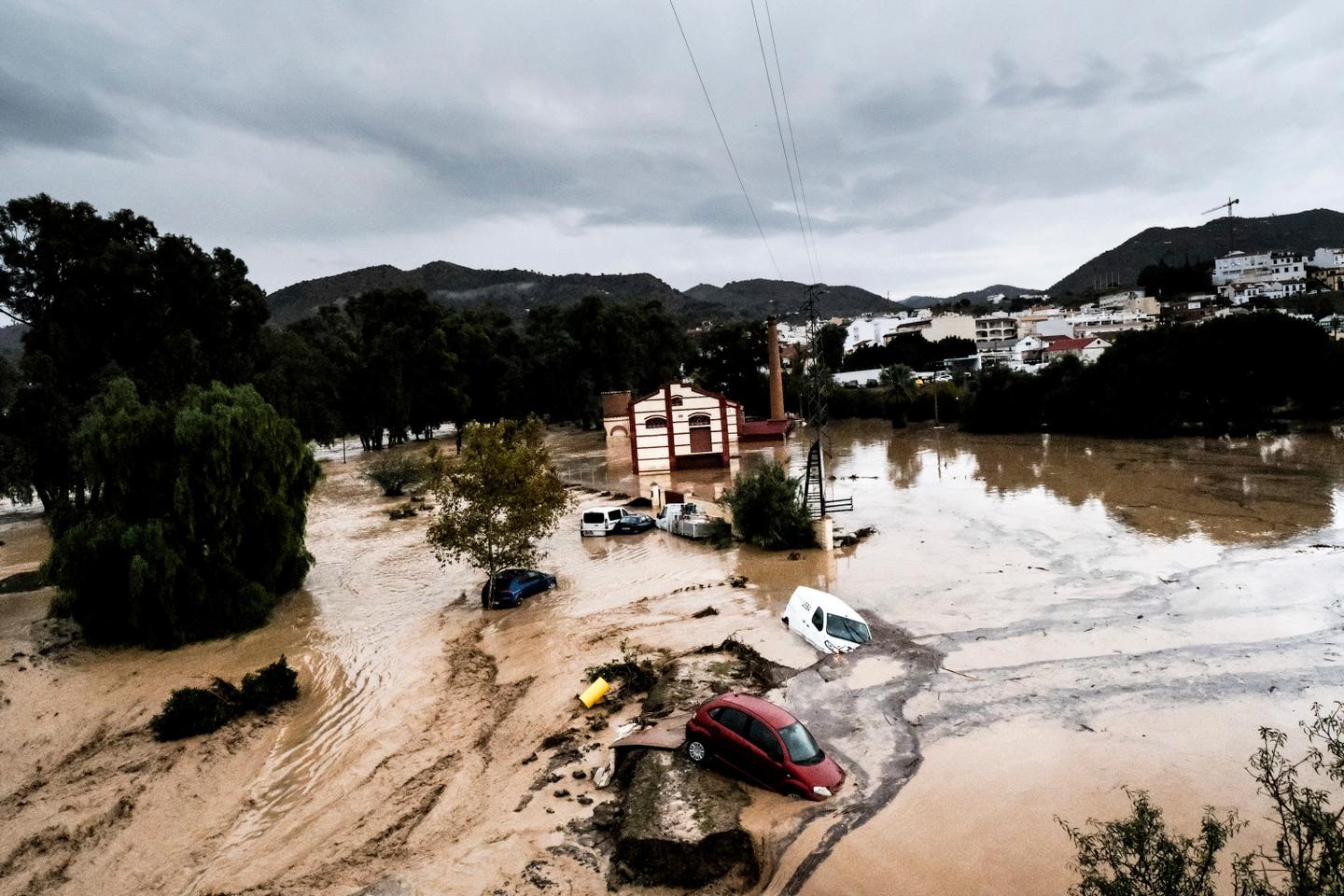 Autour de Valence, près de 100 morts dans les « inondations du siècle » : « L’eau est...