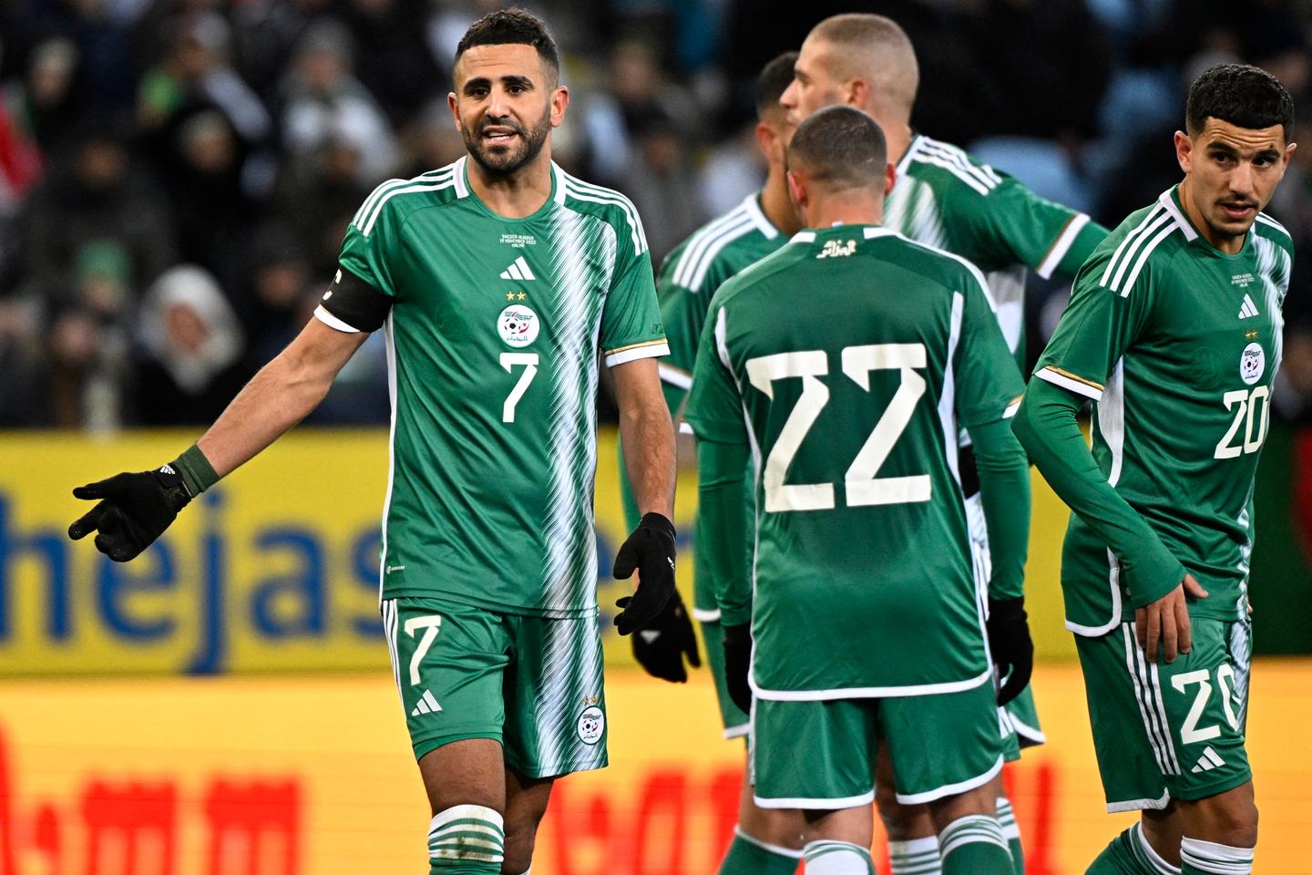 En Algérie, controverse autour de la présence de binationaux dans l’équipe nationale de...