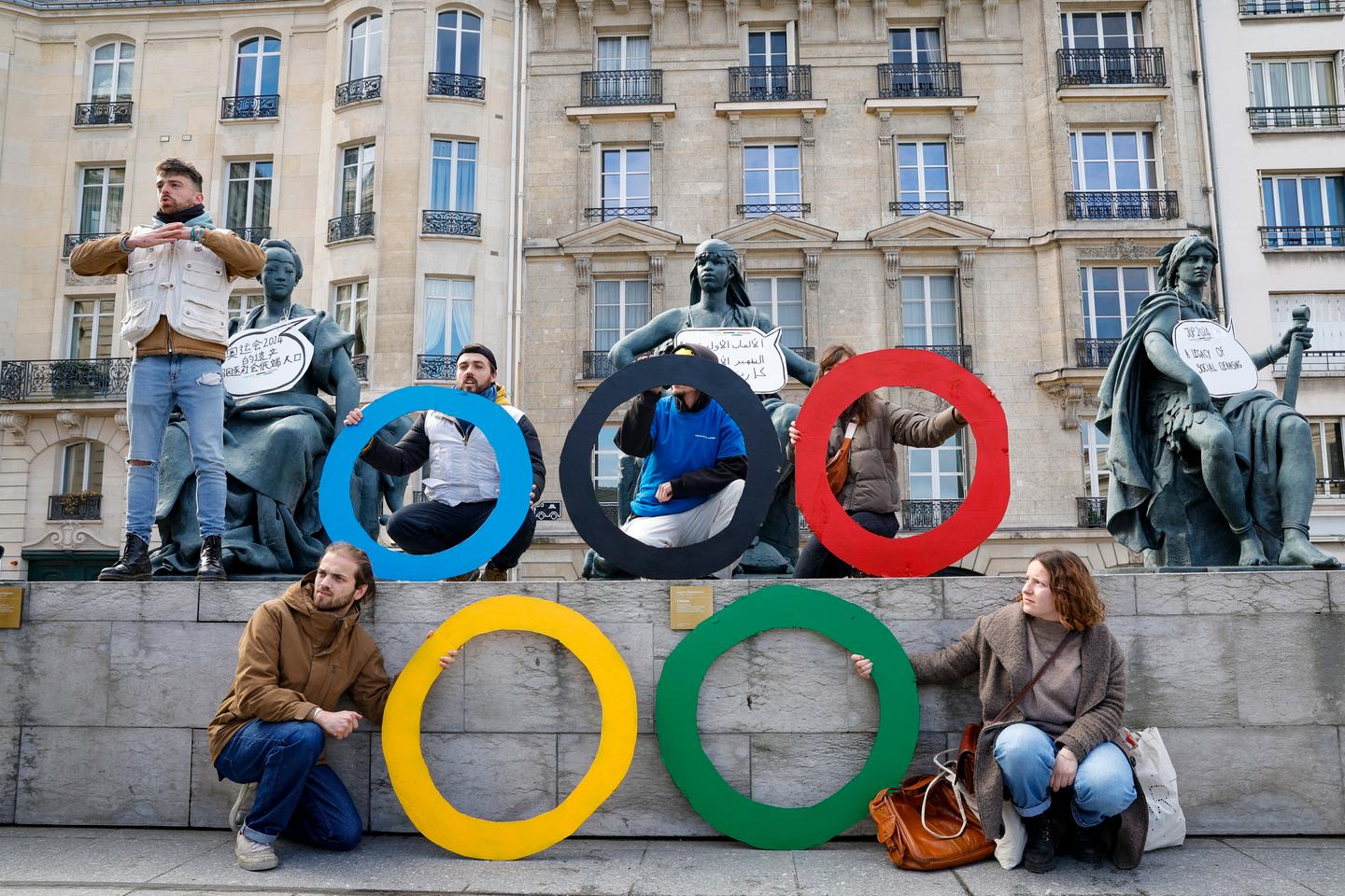 Jeux olympiques : entre « nettoyage social » et « déni démocratique », le...
