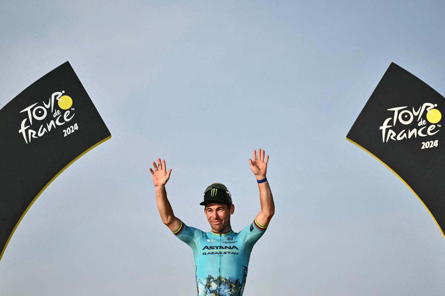 Mark Cavendish, le recordman du nombre de victoires d’étapes sur le Tour de France, prend sa...