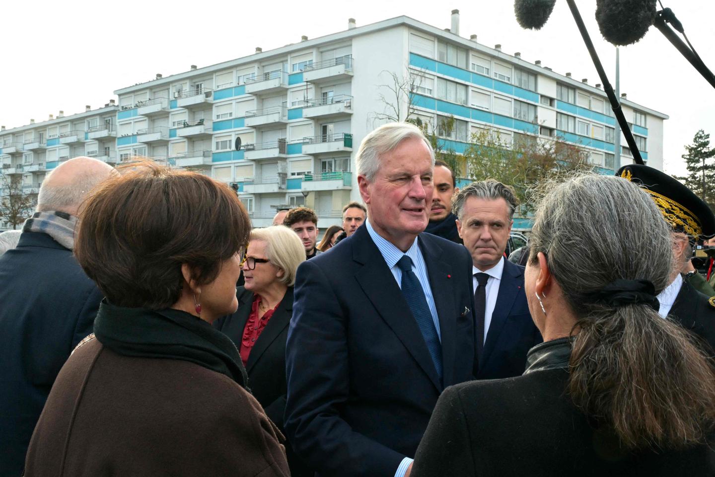Devant les présidents des conseils départementaux, Michel Barnier fait des concessions sur les...