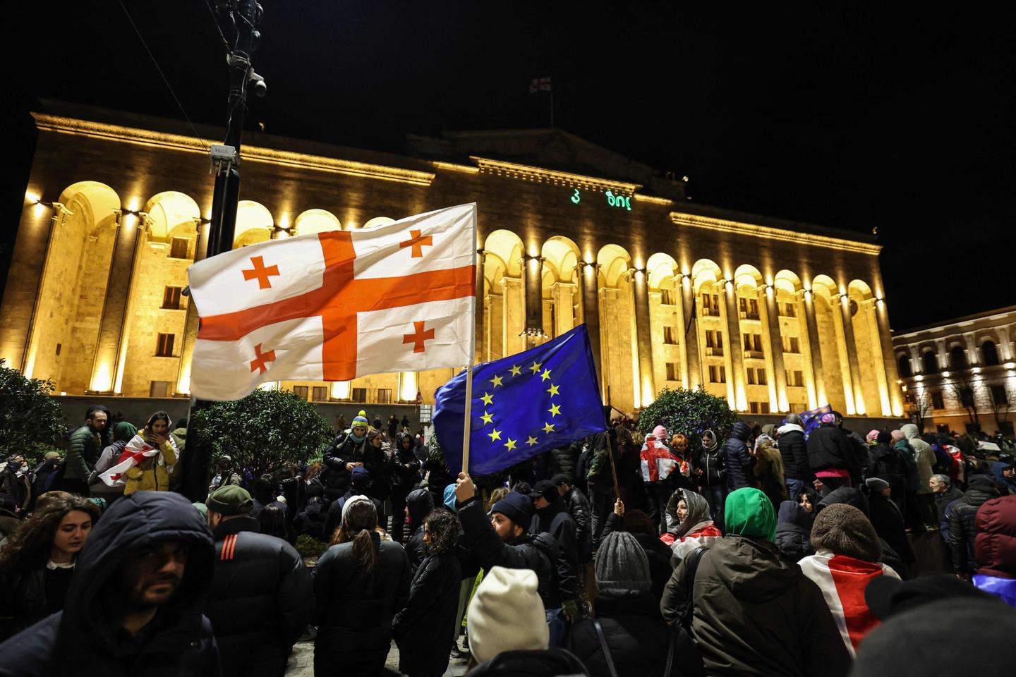 La Géorgie stoppe sa demande d’adhésion à l’Union européenne, la population dénonce une...
