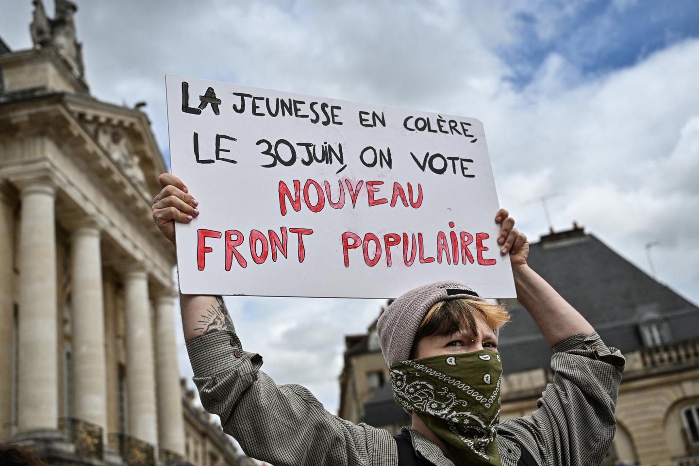 « Fractures françaises » : la jeunesse, « tantôt diabolisée, tantôt convoitée »