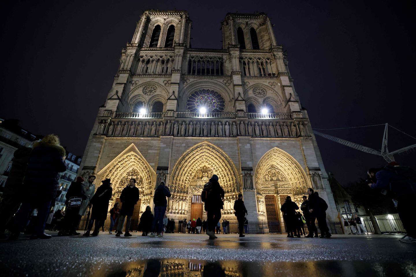François Mabille : « La cathédrale Notre-Dame incarne une résistance symbolique au chaos...