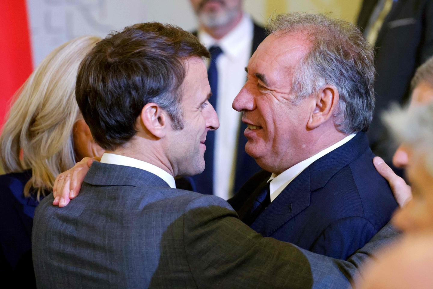 Agathe Cagé, politiste : « François Bayrou a entre les mains des dés pipés »