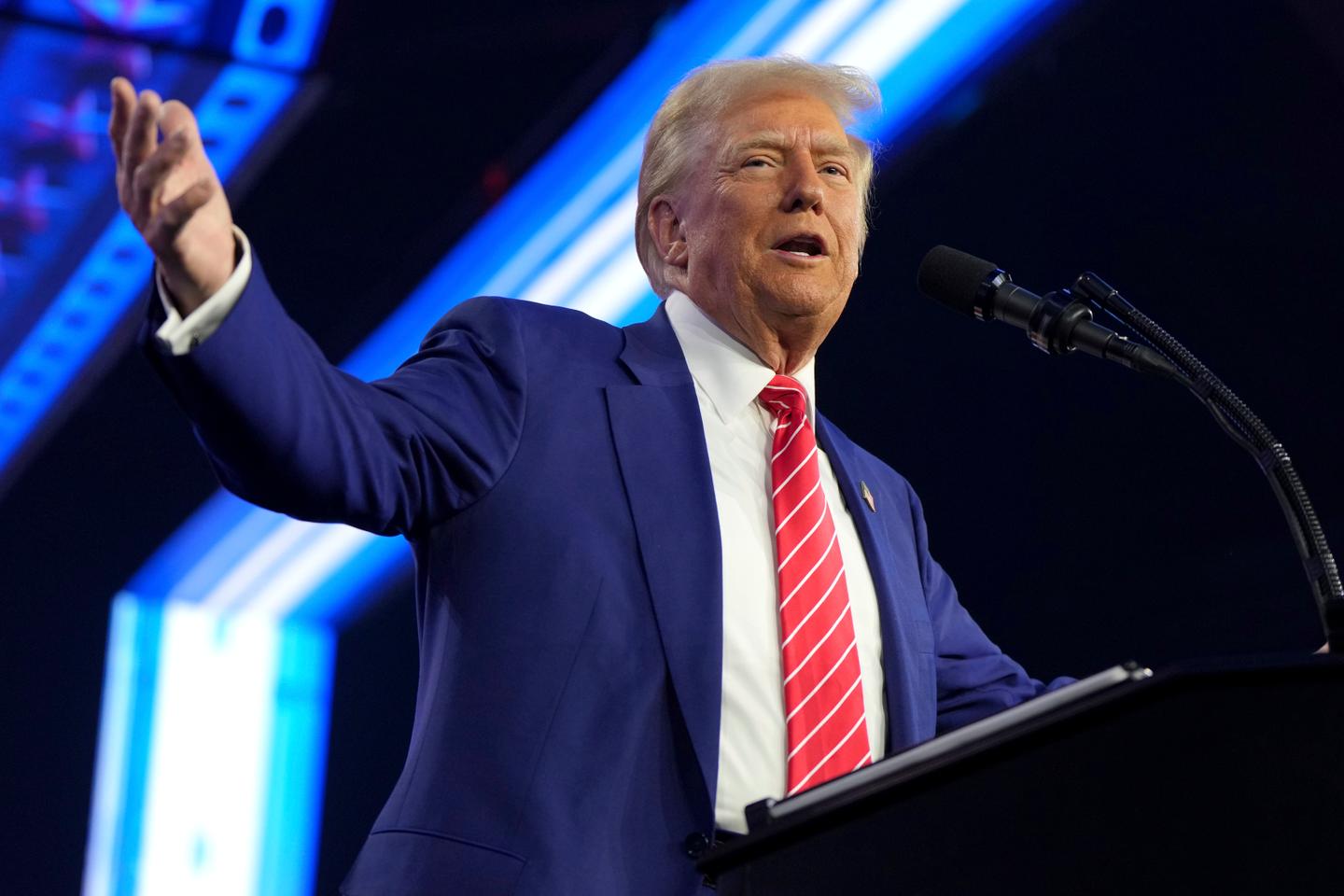 Donald Trump vante déjà « l’effet Trump » devant ses partisans à Phoenix, à un mois de...