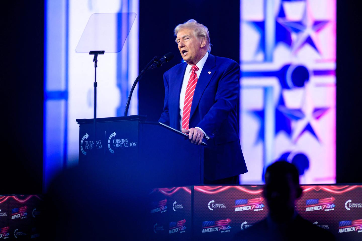 « On parle souvent de carnaval à propos des meetings de Donald Trump. C’est tout à fait...