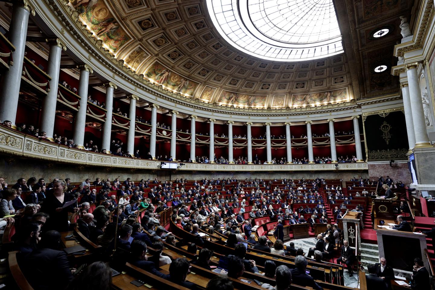 En attendant l’adoption d’un budget pour 2025, celui de 2024 est reconduit à l’identique...