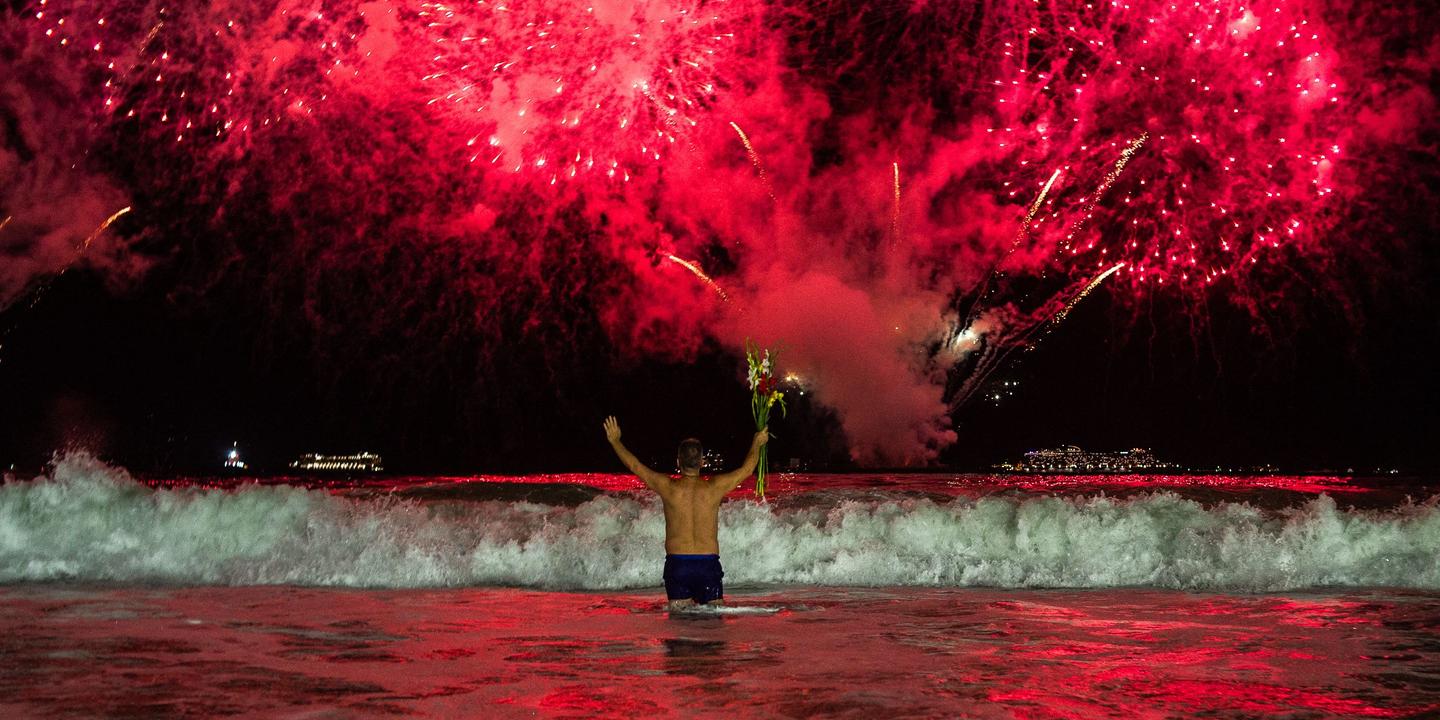 Revivez le passage en 2025 et retrouvez toutes les photos des festivités à travers le monde