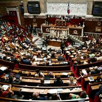 Pénalités, publicité interdite: l'Assemblée vote des mesures contre la "fast fashion"