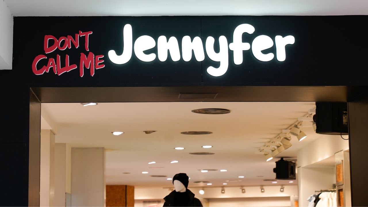 Jennyfer c’est fini ? La marque de mode ferme boutique dans ces villes, la vôtre est-elle...