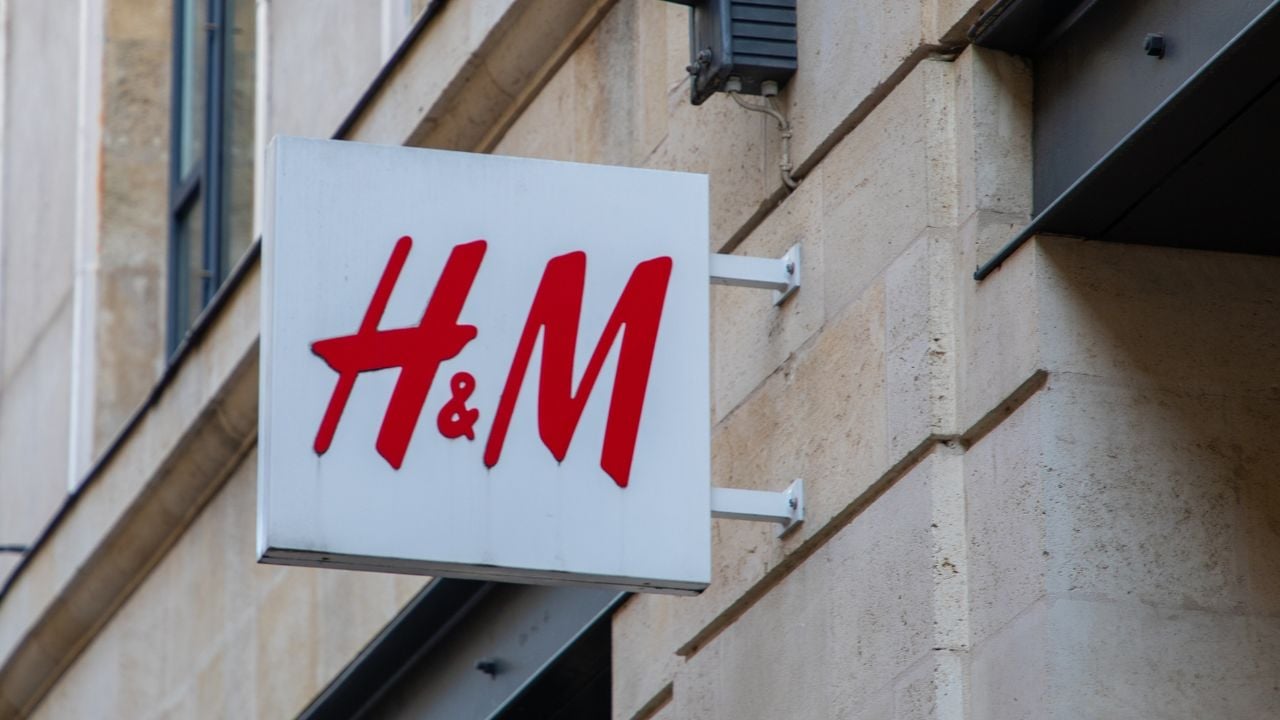 H&M s'inspire de Sézane et imagine la parfaite robe à fleurs pour l'été 2025