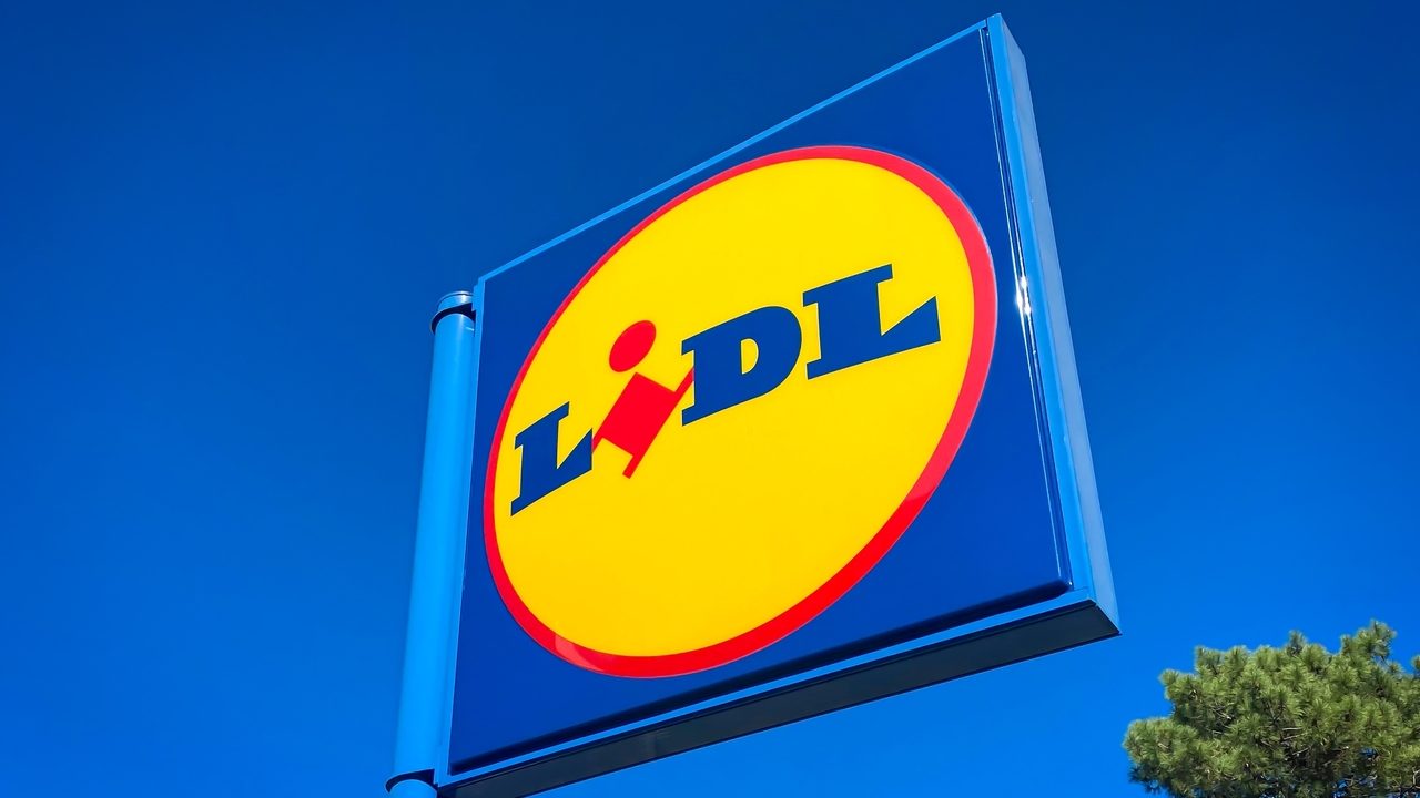 Fini les bras chauve-souris : Lidl frappe fort avec ce cache-coeur pour femme à moins de 7 euros...