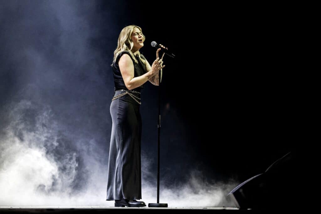 Eurovision 2025 : Louane, d’anciens collaborateurs témoignent sur ses vraies ambitions