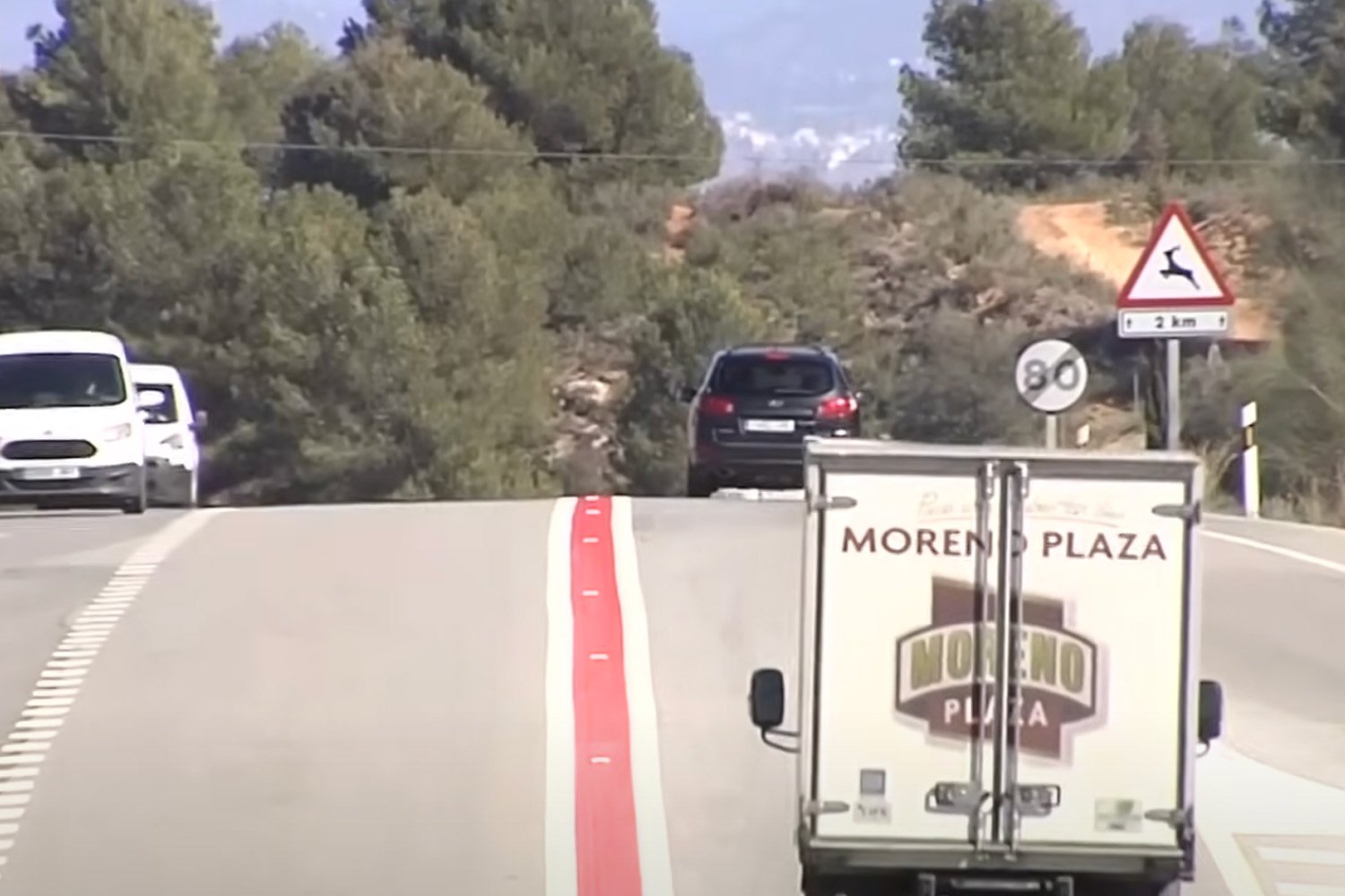 C’est quoi cette grande ligne rouge qui arrive sur les routes françaises ?