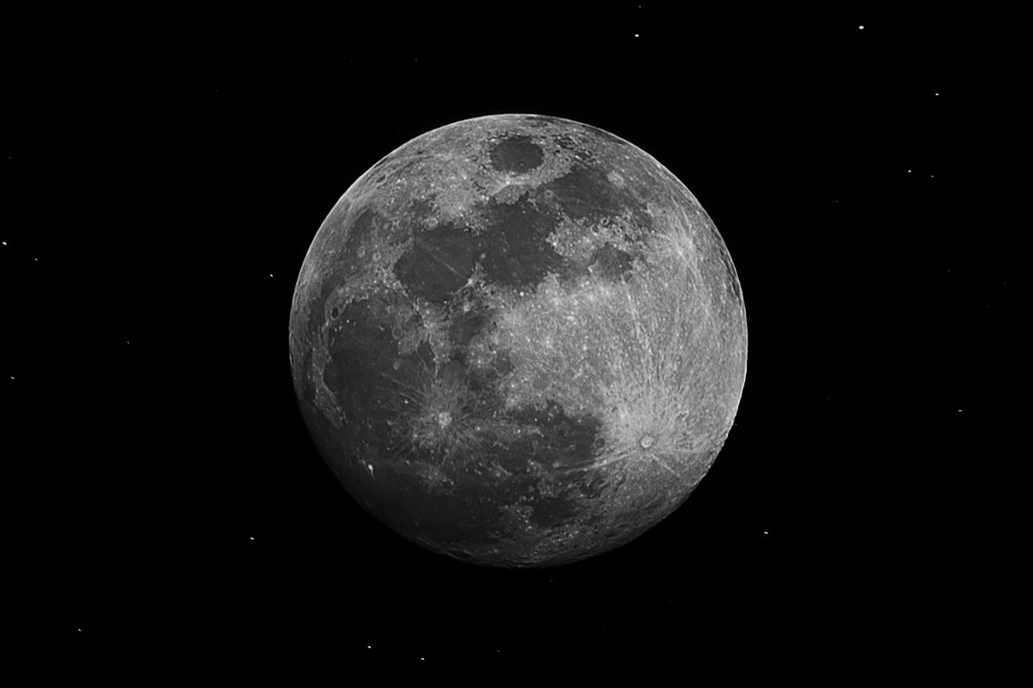 Et si la Lune n’était pas un astre mort ?