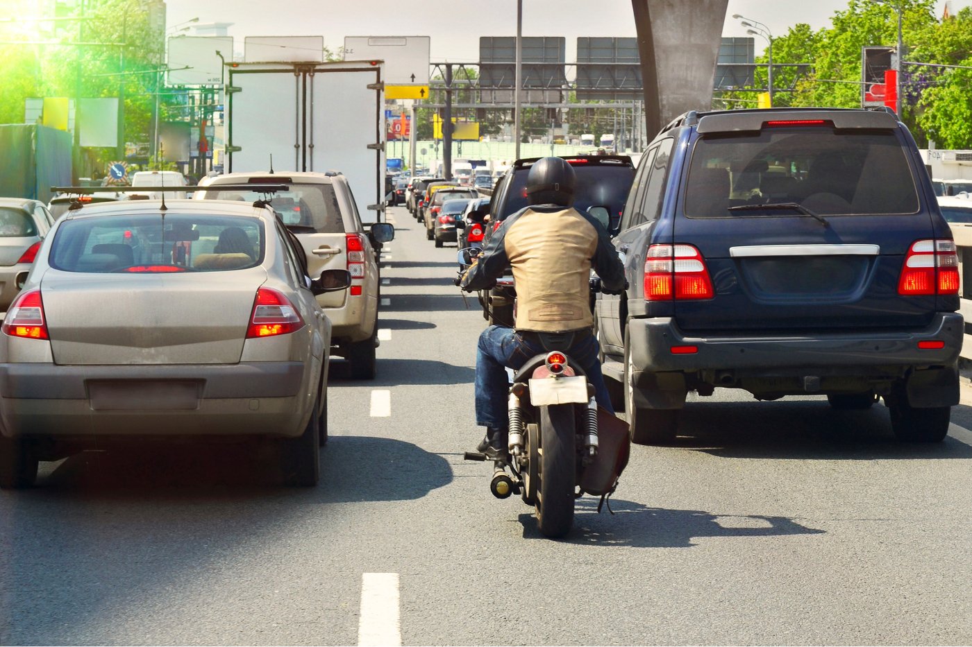 La circulation interfile devient légale en France : “Une moto qui remonte une file, c’est une...