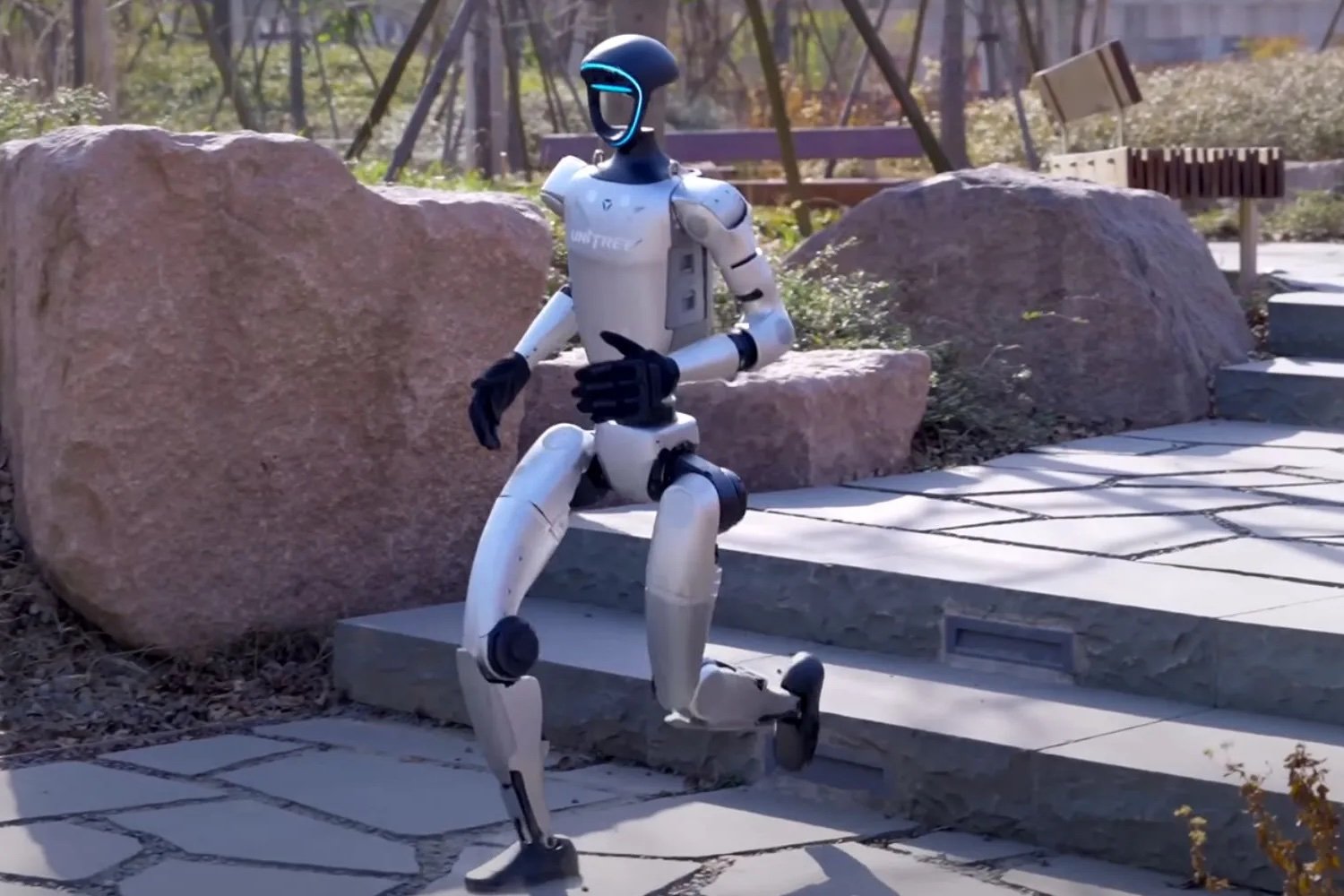 Unitree G1 : un robot humanoïde pressé