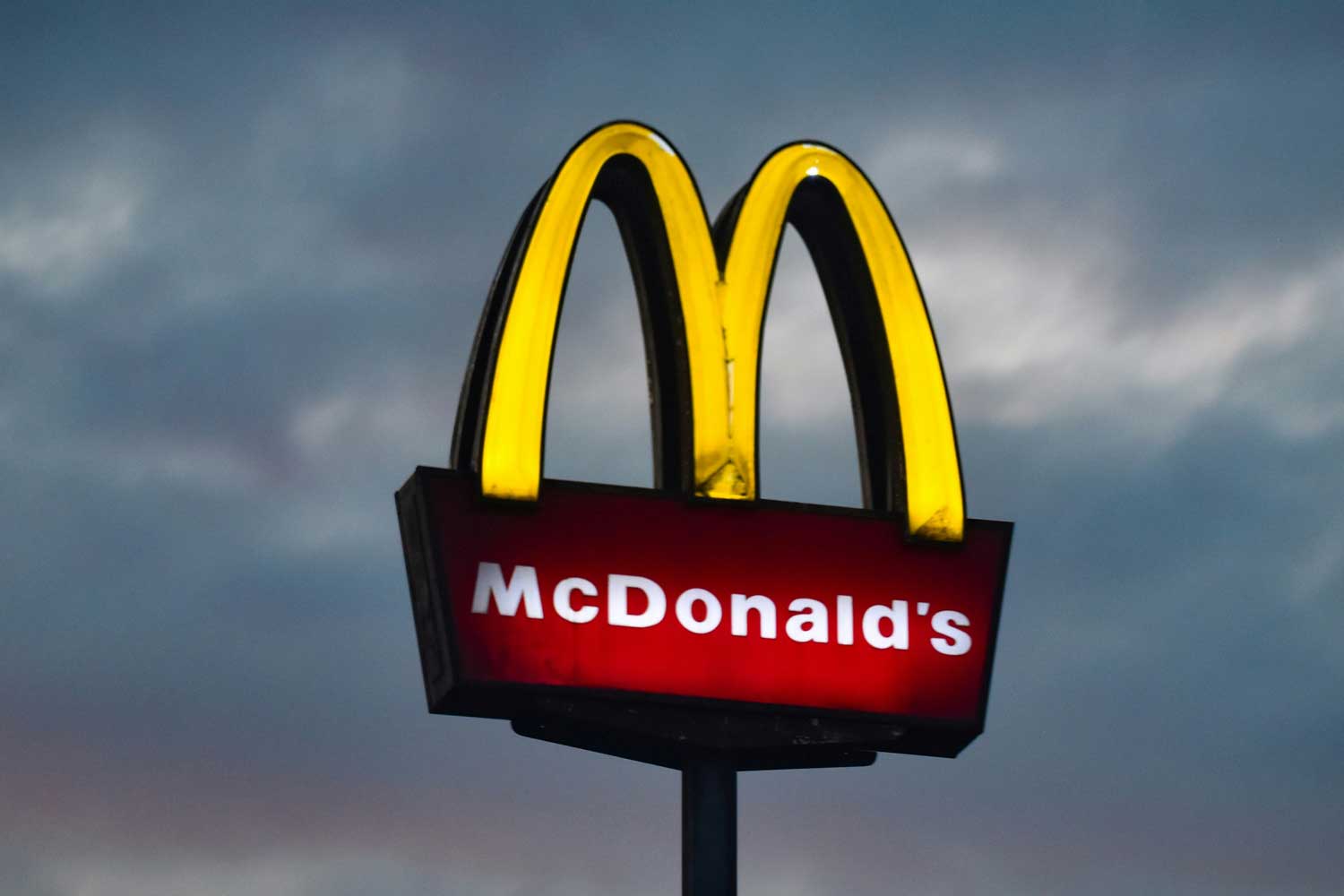 DAZN dégaine une offre totalement lunaire avec McDo pour la Ligue 1