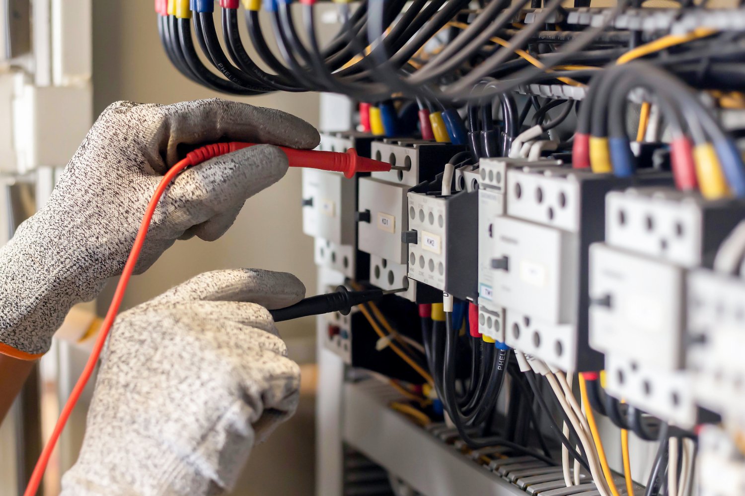 Nouvelle normes électriques en 2025 : ces changements vont impacter votre logement
