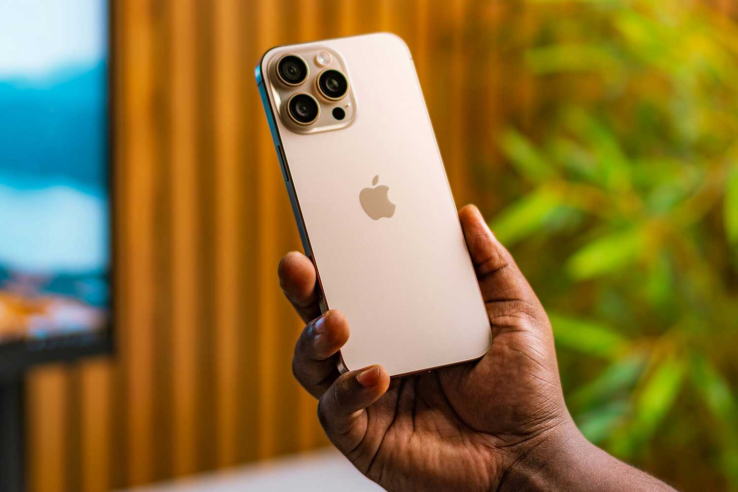 Flambée des prix des iPhone : l’ombre des taxes douanières de Trump plane sur Apple