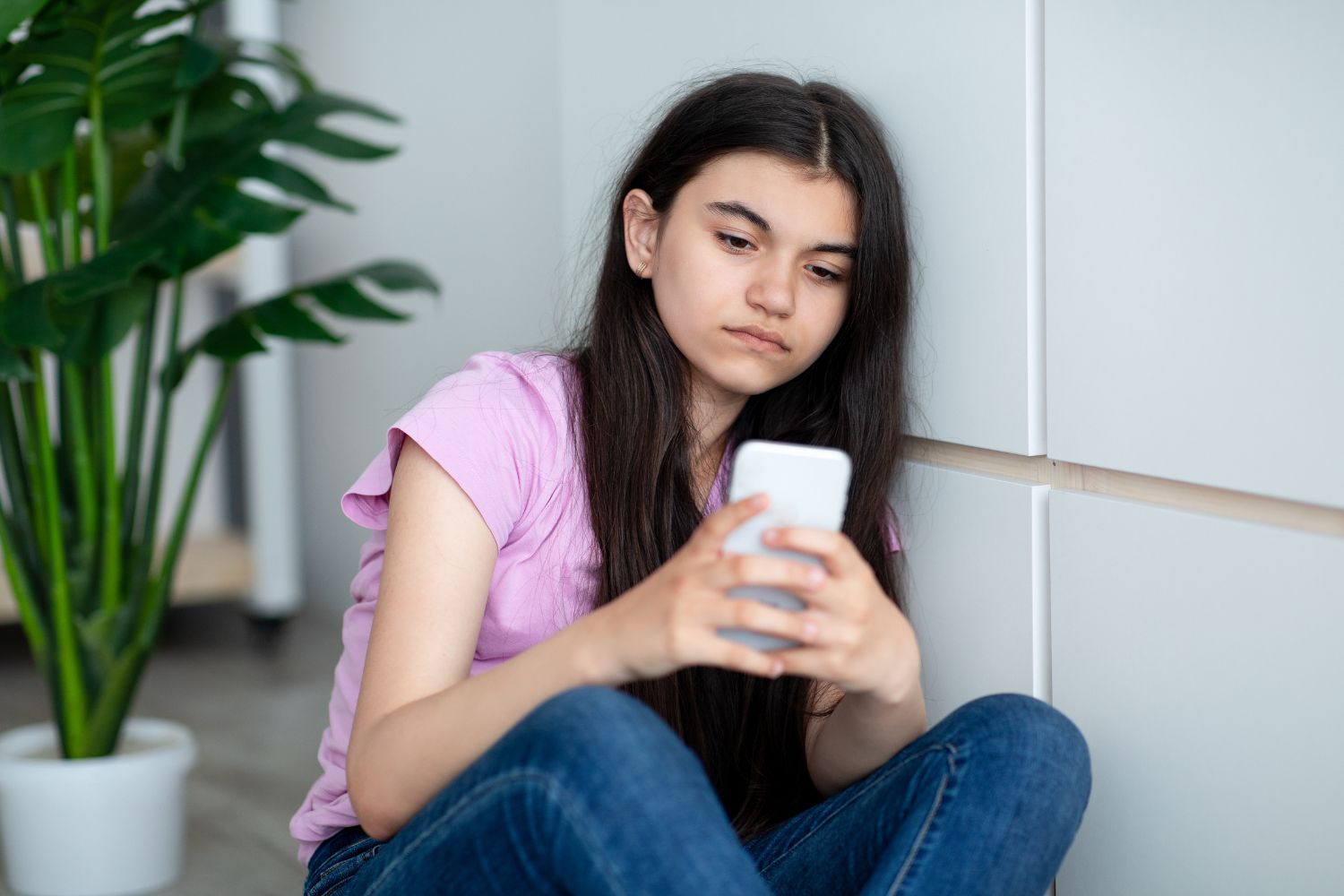 L’interdiction des smartphones au collège va être généralisée dès la rentrée 2025