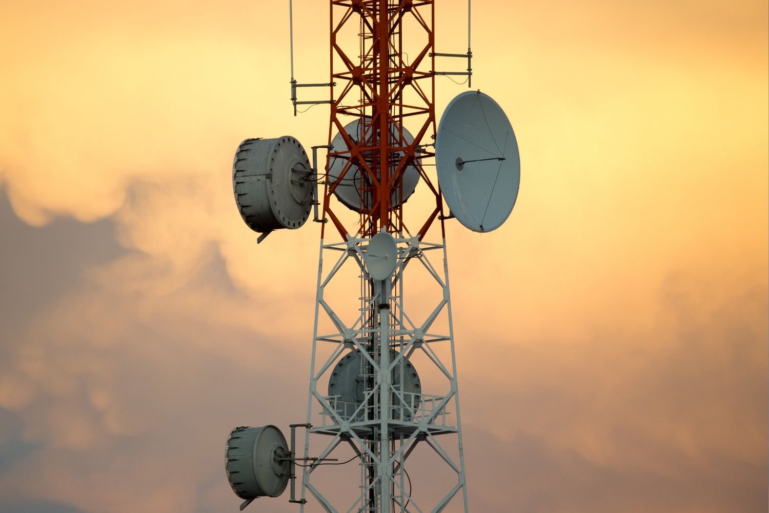 Tsunami dans les télécoms français : SFR serait à vendre