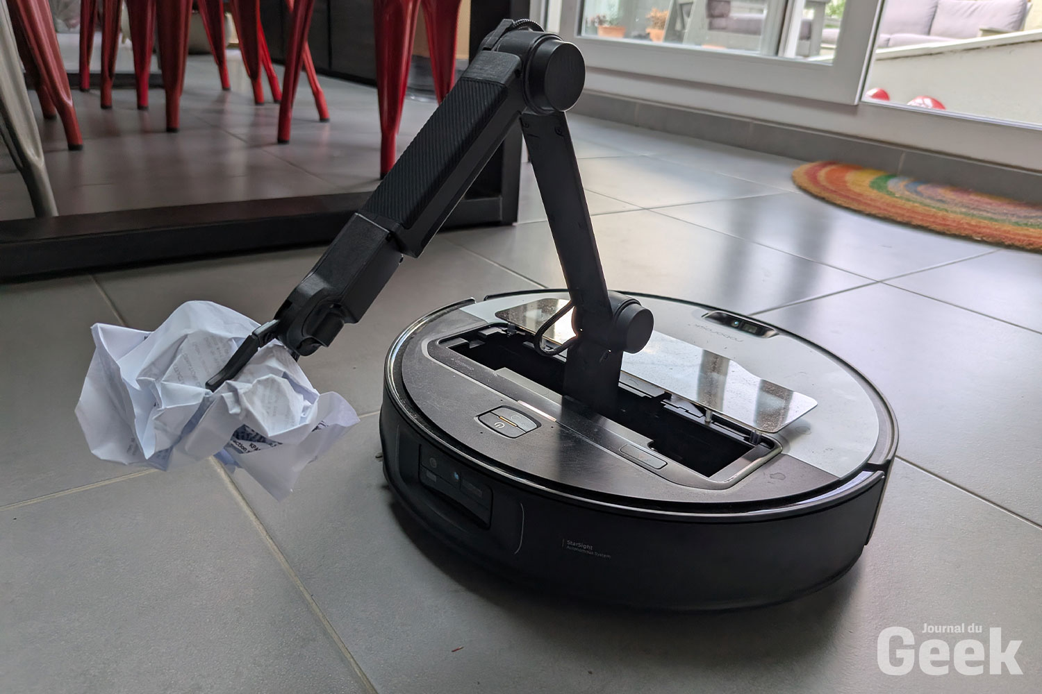Test Roborock Saros Z70, que vaut le premier aspirateur robot équipé d’un bras robotisé ?