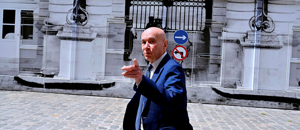 Qui est Claude Malhuret, le sniper du Sénat qui secoue l'Amérique ?