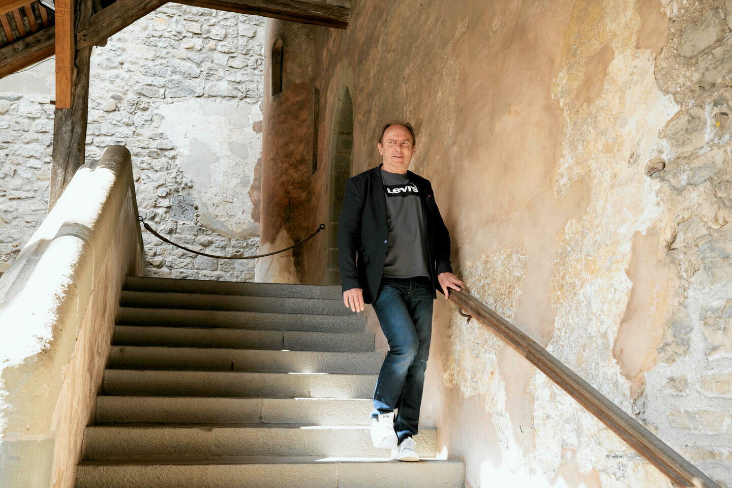 Parkinson : ce Français a retrouvé la marche grâce à une neuroprothèse